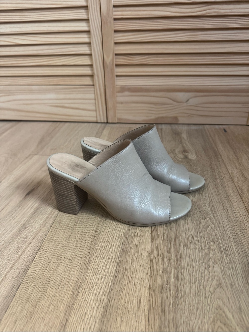 Seychelles Women’s Take Aim Open-Toe Mule in Light Taupe